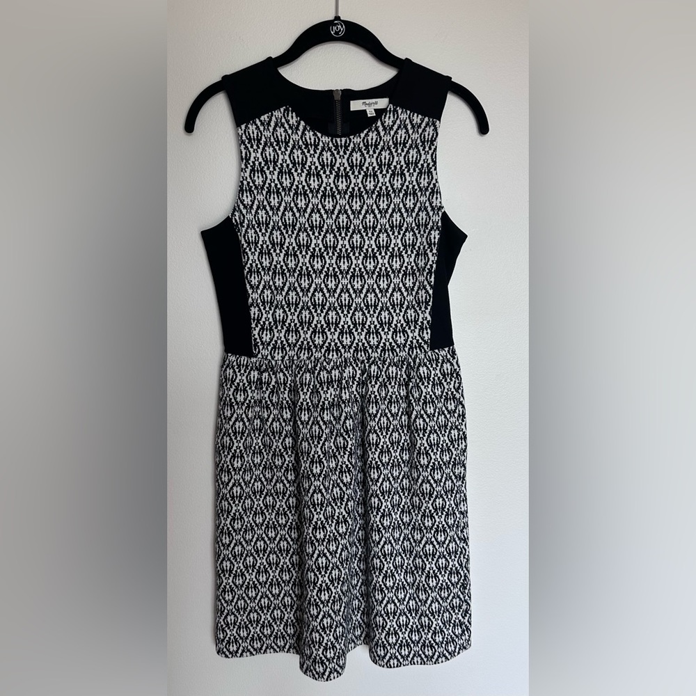 Madewell black/white pattern sleeveless dress. Size XS